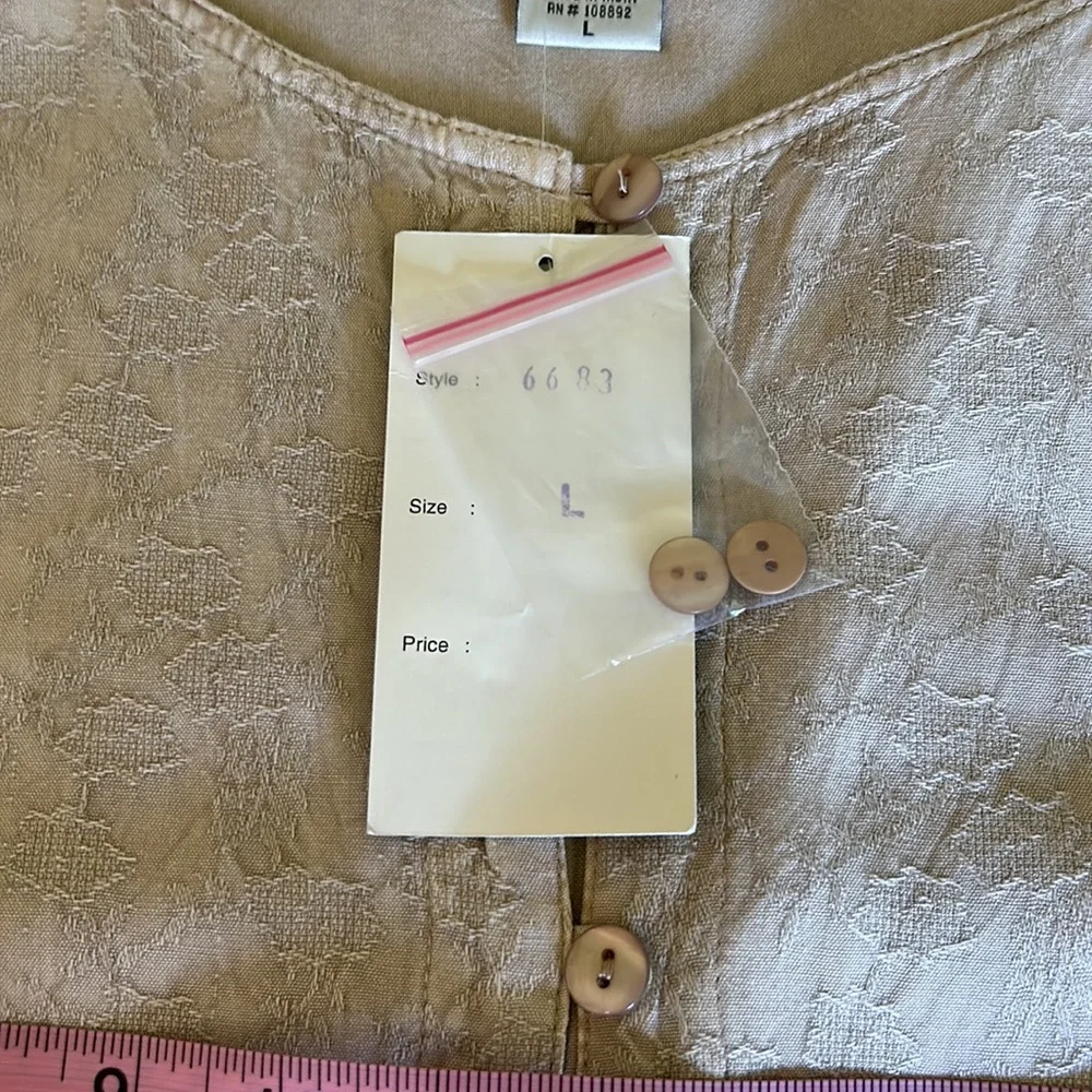 FLOWER | NWT | TOP | LARGE | BOHO | DRESSY | TAUPE